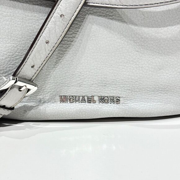 Michael Kors Brooke Gray Pebble Leather Crossbody Shoulder Bag Chain Medallion - Picture 3 of 13